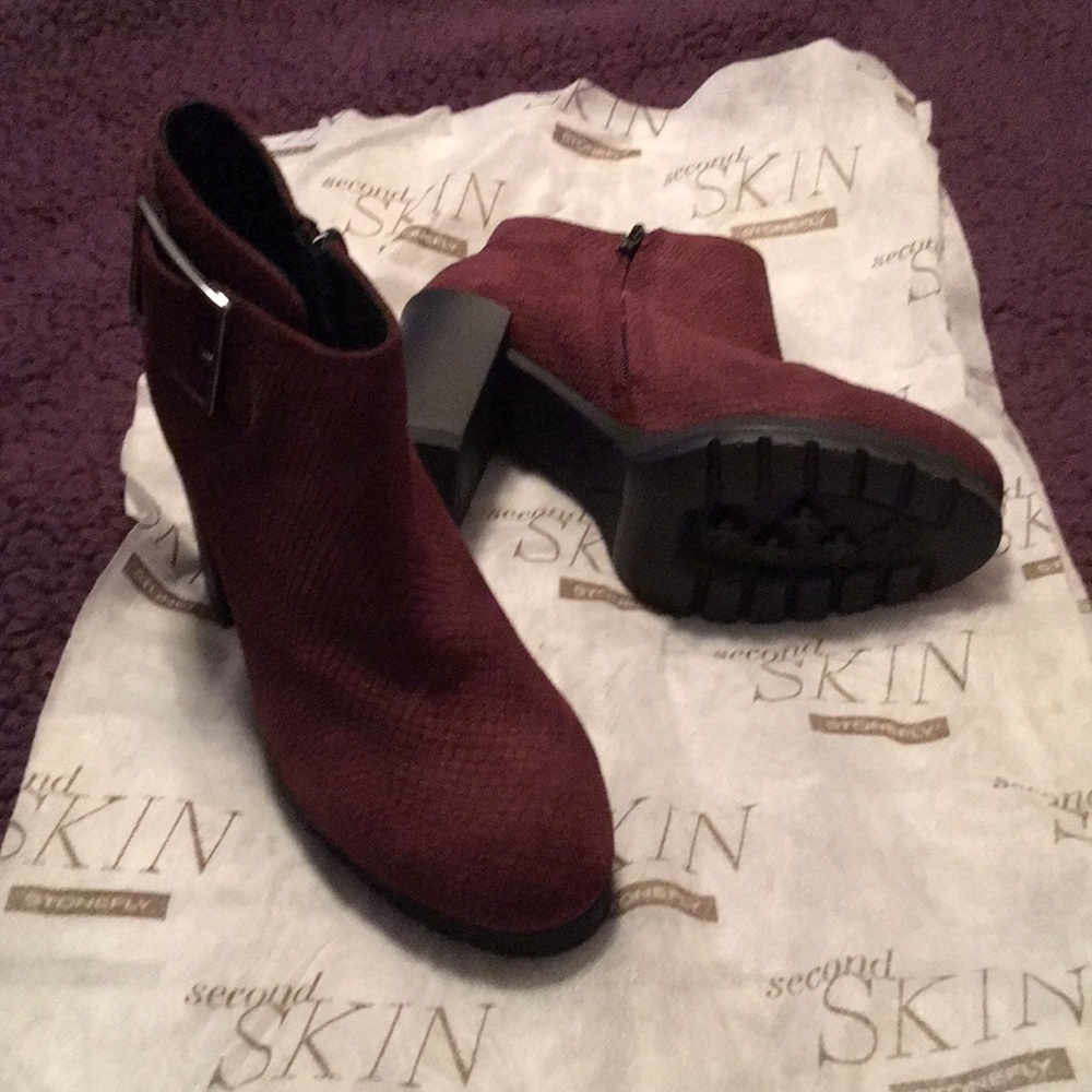 NWOT Stonefly Second Skin Booties